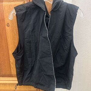 Alo Crinkle Cropped Black Hooded Vest